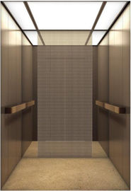 A C.A. datilografa o elevador automático do passageiro para o hotel/prédio de apartamentos